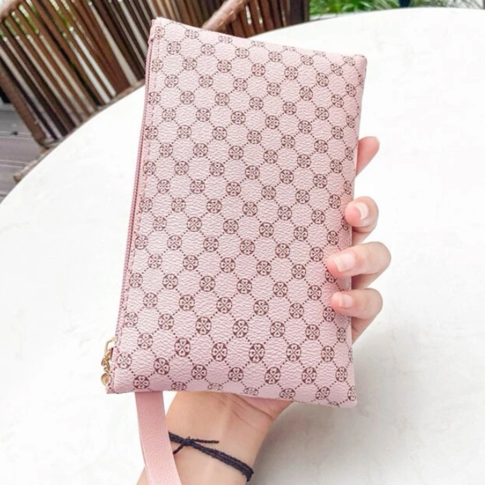 💕LAST ONE💕NWT Pink Wristlet with Zipper Closure & Strap - Picture 4 of 7